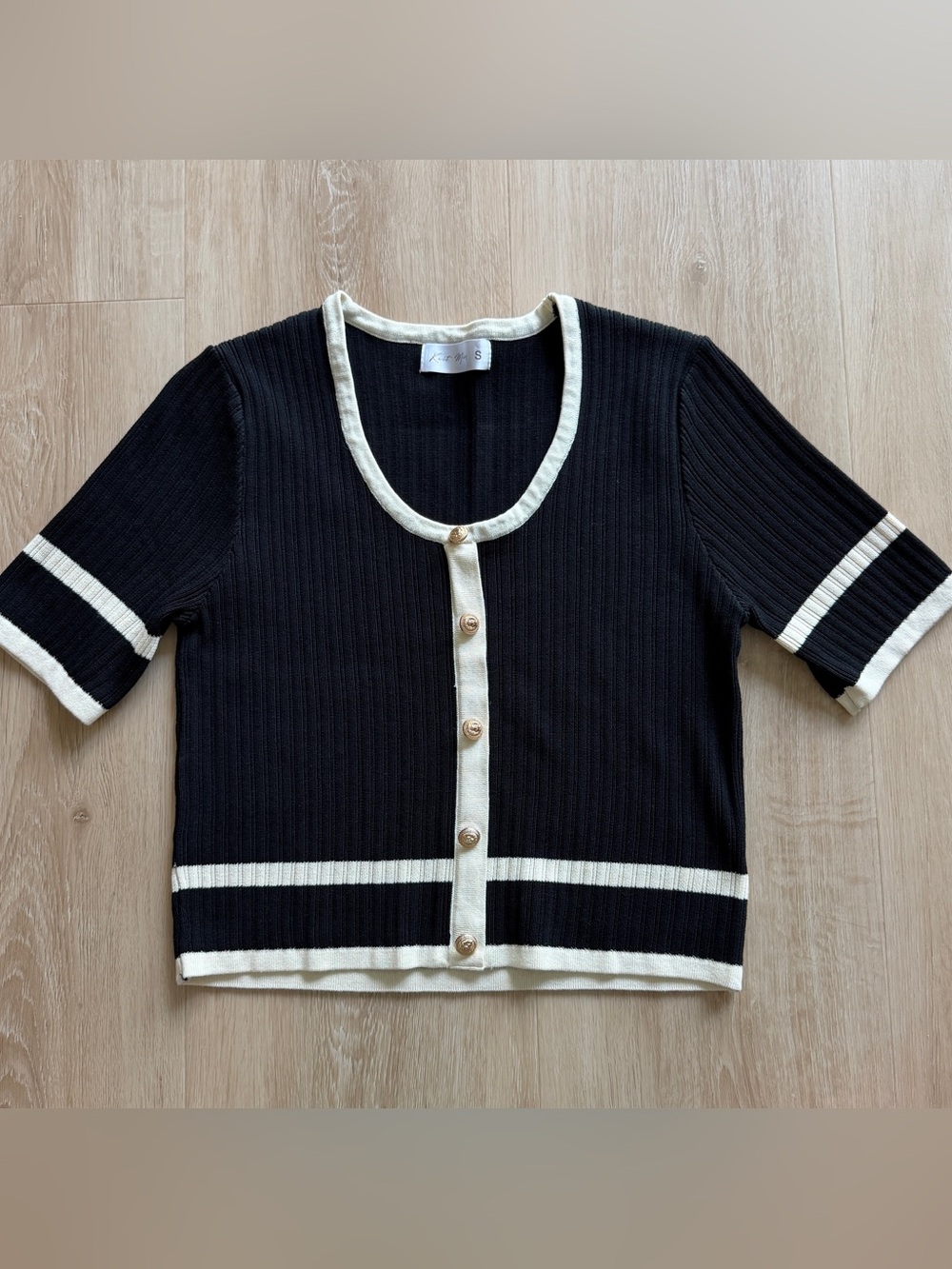 Knit Mix Black Short Sleeve Ribbed Blouse with Cream Trim women’s size Small